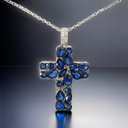 E.H. Collection Pendant w/Chain